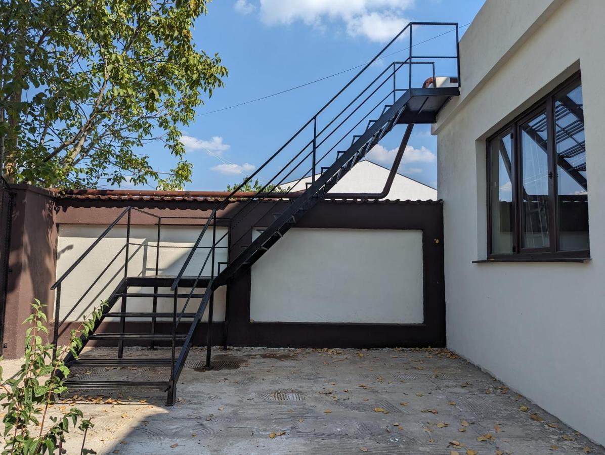 Horizon View Villa - Lakefront Terrace Suite Bucharest Exterior photo
